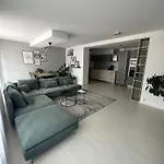 Modern In Center شقة