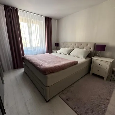 Modern In Center Пьештяни