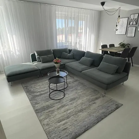 Apartament Modern In Center Pieszczany