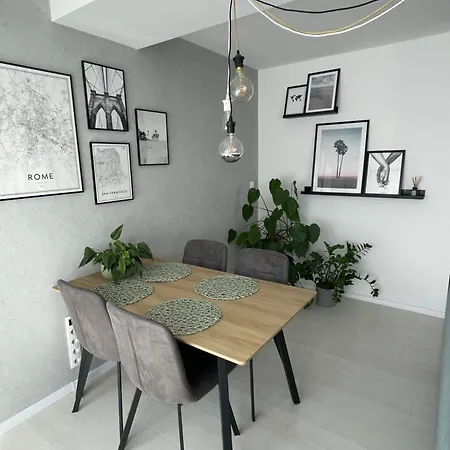 Modern In Center 아파트