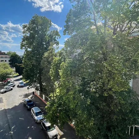 Modern In Center Апартаменты Пьештяни