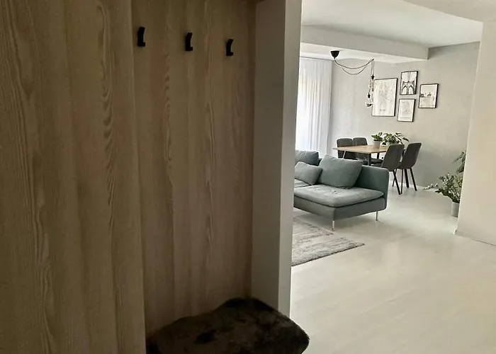 Modern In Center Apartment