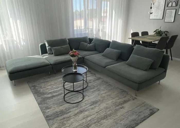 Apartment Modern In Center Piest'any