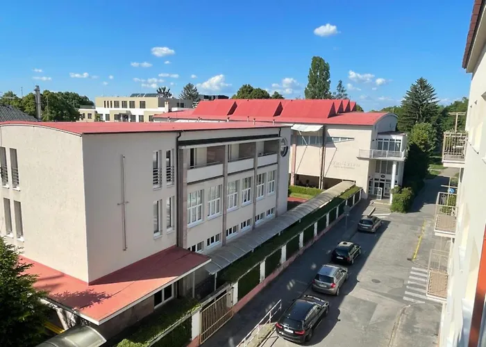 Apartment Modern In Center Piest'any