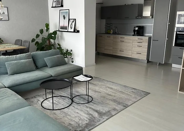 Modern In Center Apartment