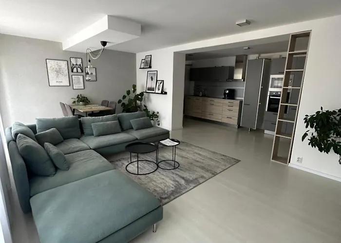 Modern In Center Apartment